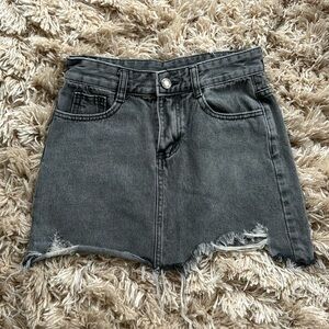 MUA Hengsheng jeans black wash distressed mini skirt S